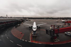 加齢臭を気にせず快適に過ごすための飛行機での長時間フライト対策は？