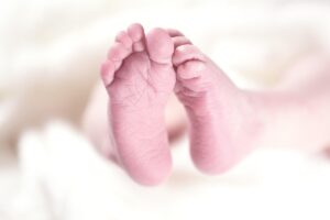 加齢による足の臭いの原因と対策は？